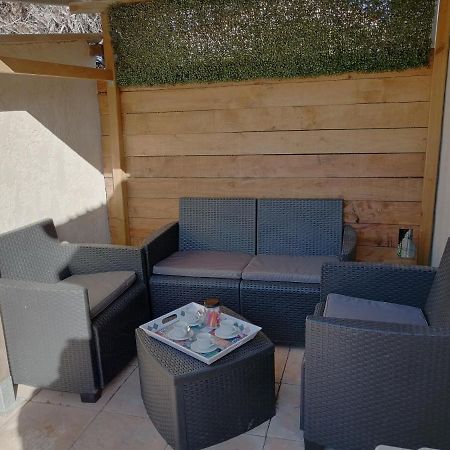 Sous Le Soleil De Provence Petite Maison Au Calme Et Tres Bien Equipee De 40M2 Avec Wifi -Jardin Prive-La Piscine Est Commune A La Residence Et Ouverte Du 1Er Mai Au 30 Septembre De 09H A 21H,En Juillet Et Aout Reservation Uniquement Du Samedi Au Sam Forcalqueiret Экстерьер фото