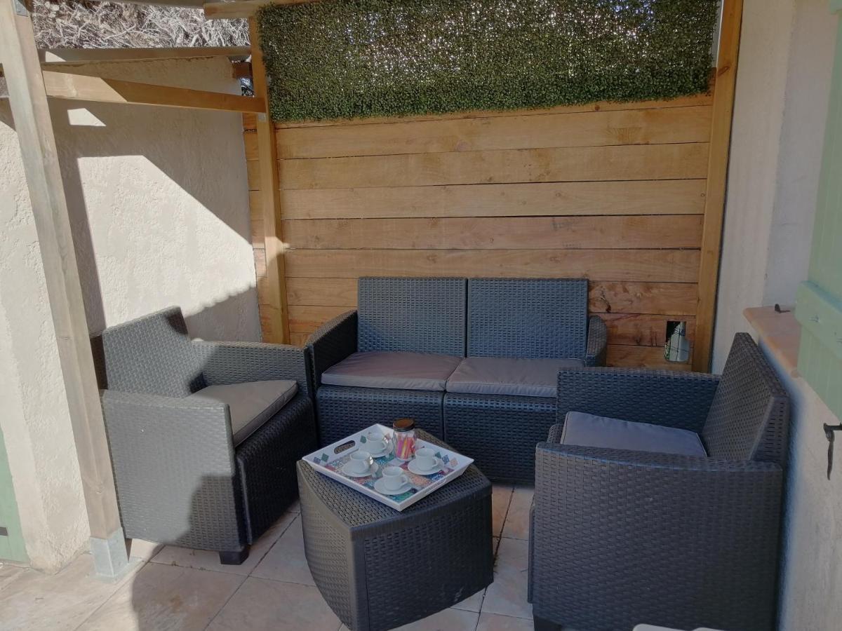 Sous Le Soleil De Provence Petite Maison Au Calme Et Tres Bien Equipee De 40M2 Avec Wifi -Jardin Prive-La Piscine Est Commune A La Residence Et Ouverte Du 1Er Mai Au 30 Septembre De 09H A 21H,En Juillet Et Aout Reservation Uniquement Du Samedi Au Sam Forcalqueiret Экстерьер фото