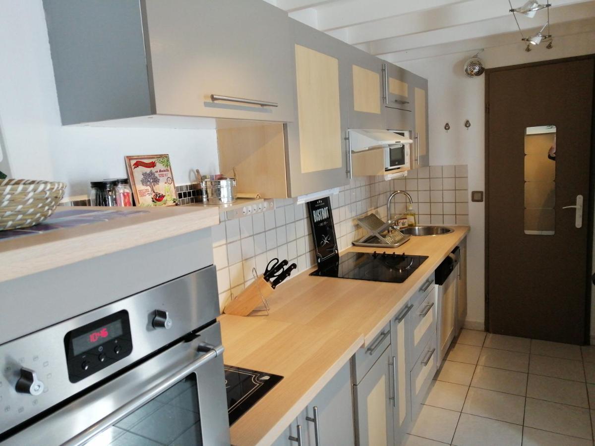 Sous Le Soleil De Provence Petite Maison Au Calme Et Tres Bien Equipee De 40M2 Avec Wifi -Jardin Prive-La Piscine Est Commune A La Residence Et Ouverte Du 1Er Mai Au 30 Septembre De 09H A 21H,En Juillet Et Aout Reservation Uniquement Du Samedi Au Sam Forcalqueiret Экстерьер фото